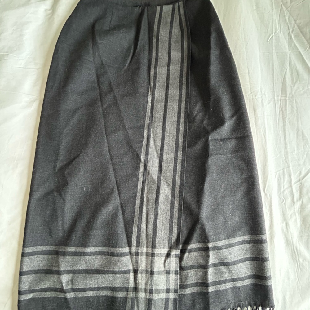 Valerie Stevens Black and Gray Wool Midi Skirt